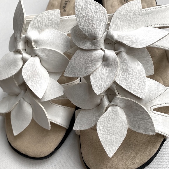 Comfortview The Paula White Floral Sandal, Size 7 1/2W - Picture 3 of 10